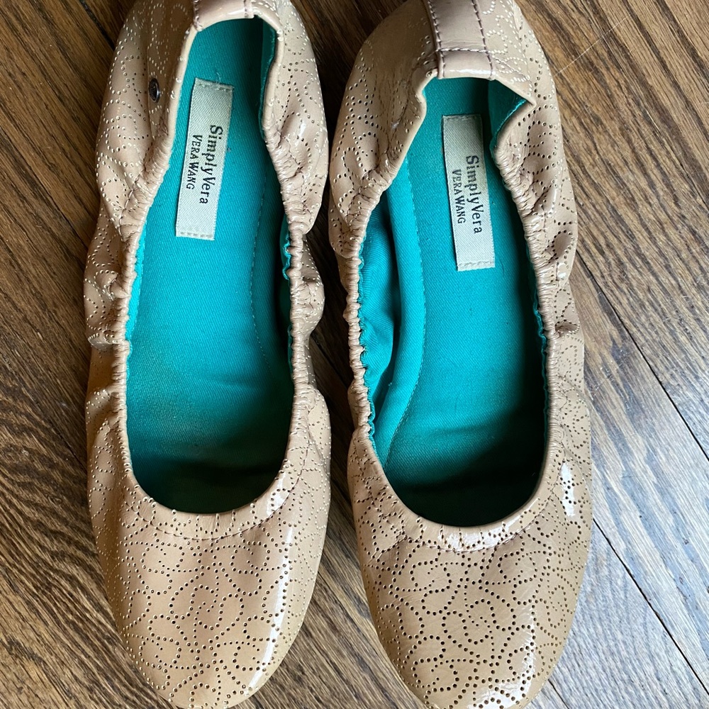 Simply Vera Wang Ballet Flats
